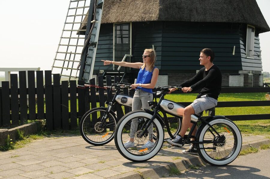 Volendam: E-Fatbike Rental - Marken, wooden houses, and the boat back