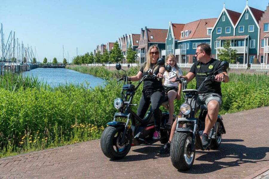 Volendam: E-Scooter Rental - Edam, a calm first destination