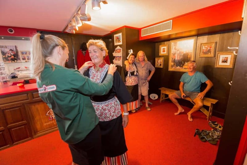 Volendam: Photo Opportunity in Traditional Dutch Costume - What the customer feedback tells you