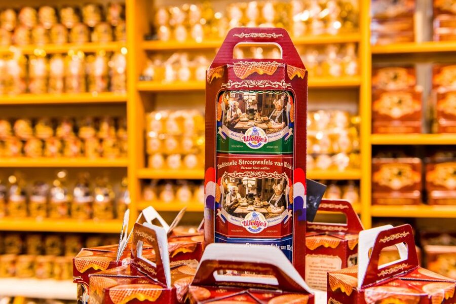 Volendam: Stroopwafel Experience with Tasting - The small museum and traditional Dutch house
