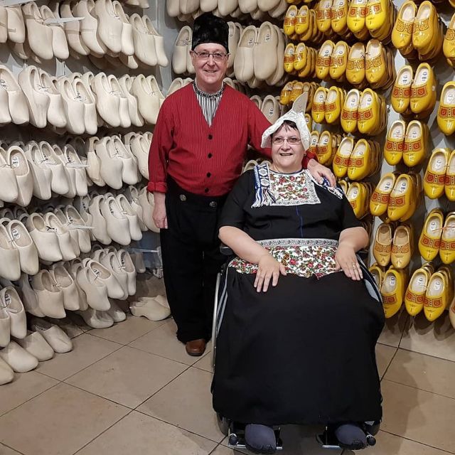 Volendam: Traditional Costume Photo with Cheese & Clog Tour - Getting there from Amsterdam and planning your hour