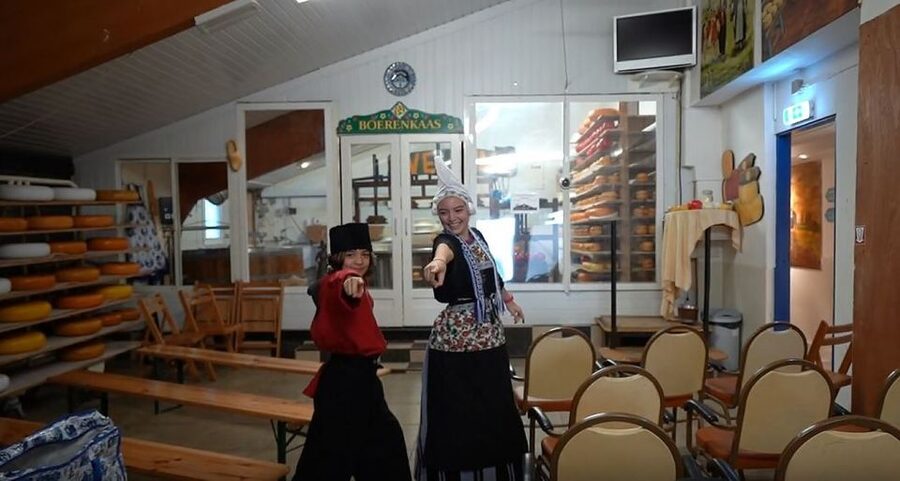 Volendam: Traditional Costume Photo with Cheese & Clog Tour - Who will enjoy this most?