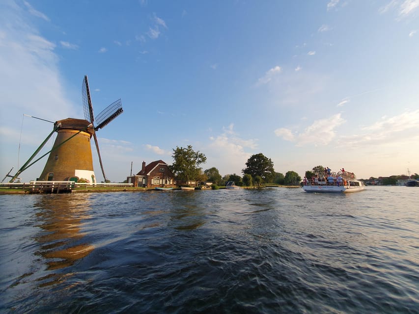 Warmond: Windmill Cruise and Keukenhof Entry Ticket - Collecting the Keukenhof ticket in Warmond