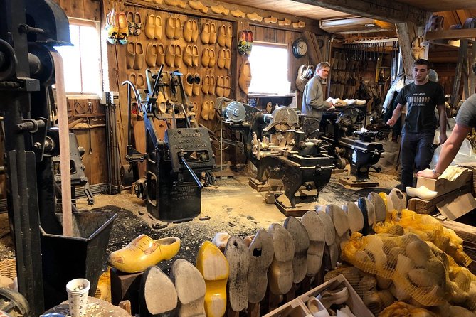 Windmill village Zaanse Schans from Amsterdam Central Station - Cheese tasting at Catharina Hoeve