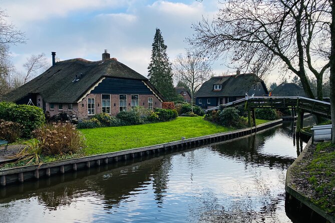 Zaanse Schans and Giethoorn Small-Group Tour with Hotel Pick-Up - Giethoorn by boat and foot