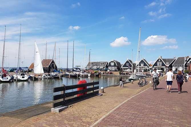 Zaanse Schans and Volendam Private Tour – Clogs, Cheese and More - Jacobs Hoeve: cows, robots, and Gouda