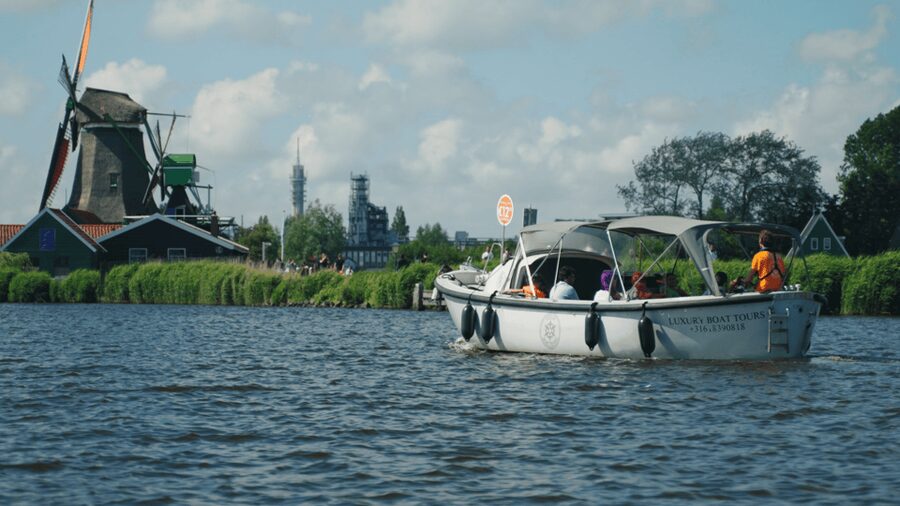 Zaanse Schans: Cruise UNESCO Windmills Village + Live Guide - Chocolate works and the smell of industry