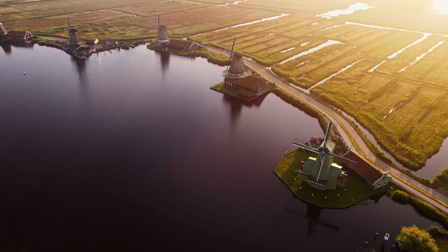 Zaanse Schans: Private Cruise + Live Guide, Optional Drinks - From postcard Holland to working industry
