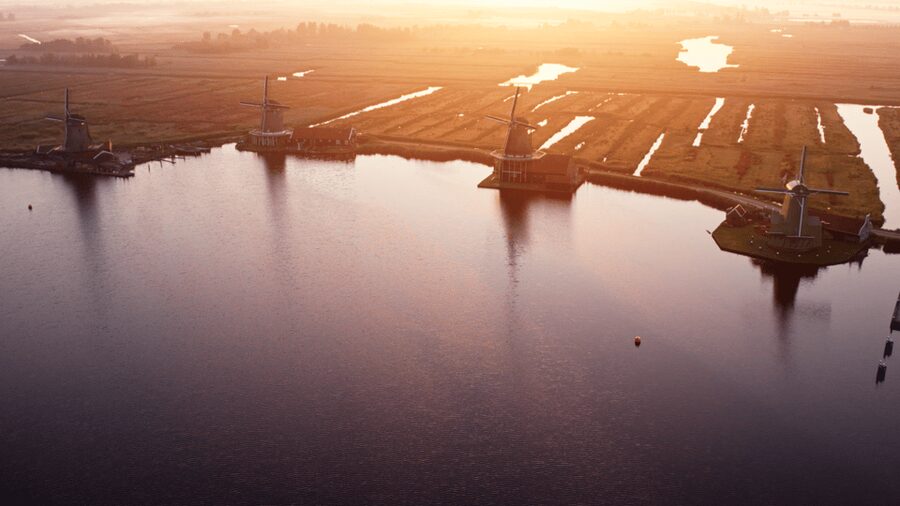 Zaanse Schans: Private Cruise + Live Guide, Optional Drinks - What the one-hour itinerary really gives you