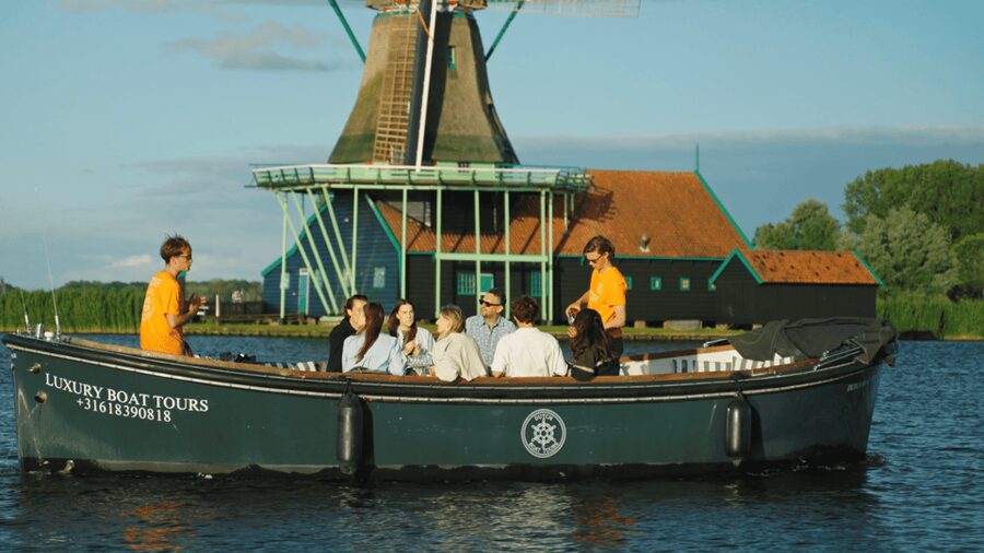Zaanse Schans: Private Cruise + Live Guide, Optional Drinks - Private group value at $153