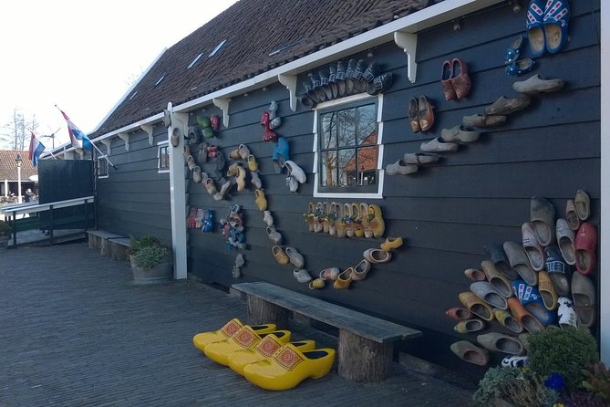 Zaanse Schans Windmills, Clogs and Dutch Cheese Small-Group Tour from Amsterdam - Cheese at Catharina Hoeve keeps the visit pleasantly simple