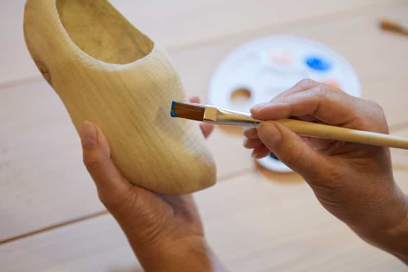 Zaanse Schans: Wooden Shoe Painting Workshop - Choosing your wooden shoe souvenir
